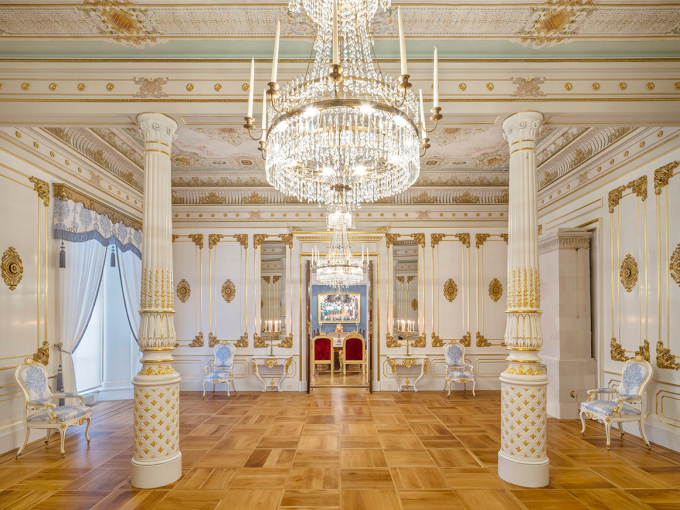 Den hvite salong er restaurert og blir en del av omvisningene for første gang. Foto: Øivind Möller Bakken, Det kongelige hoff